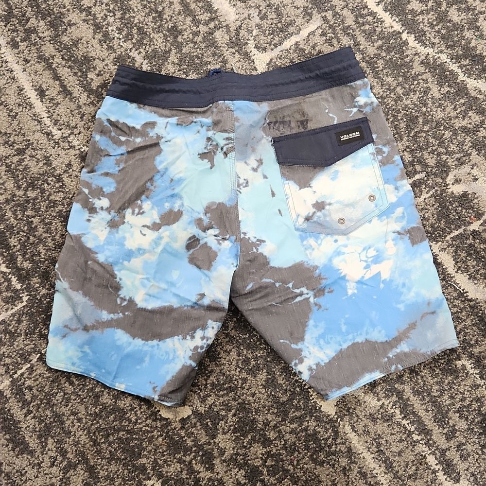 Volcom Board Shorts 28 - Picture 2 of 6